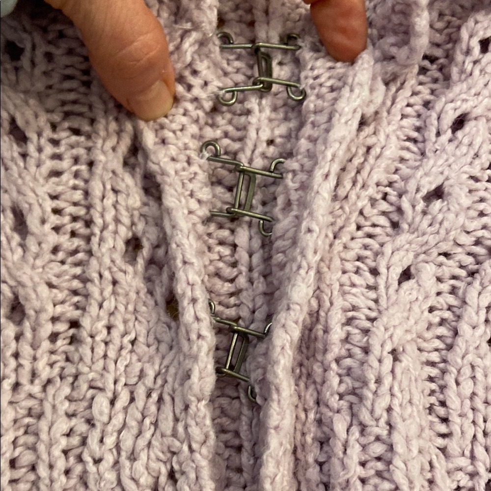 ♥️ 3 X HOST PICK ♥️ FREE PEOPLE lilac crochet knit ruffle cropped cardigan M - Picture 3 of 8